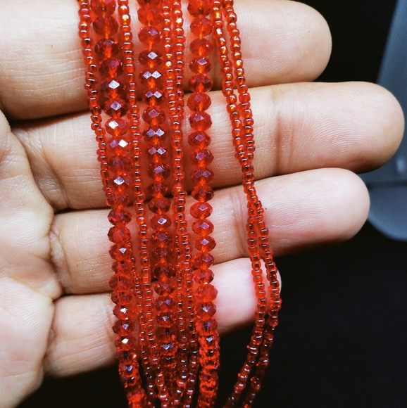 Gatsby style red bead bracelet with magnetic clasp - Picture 4 of 6